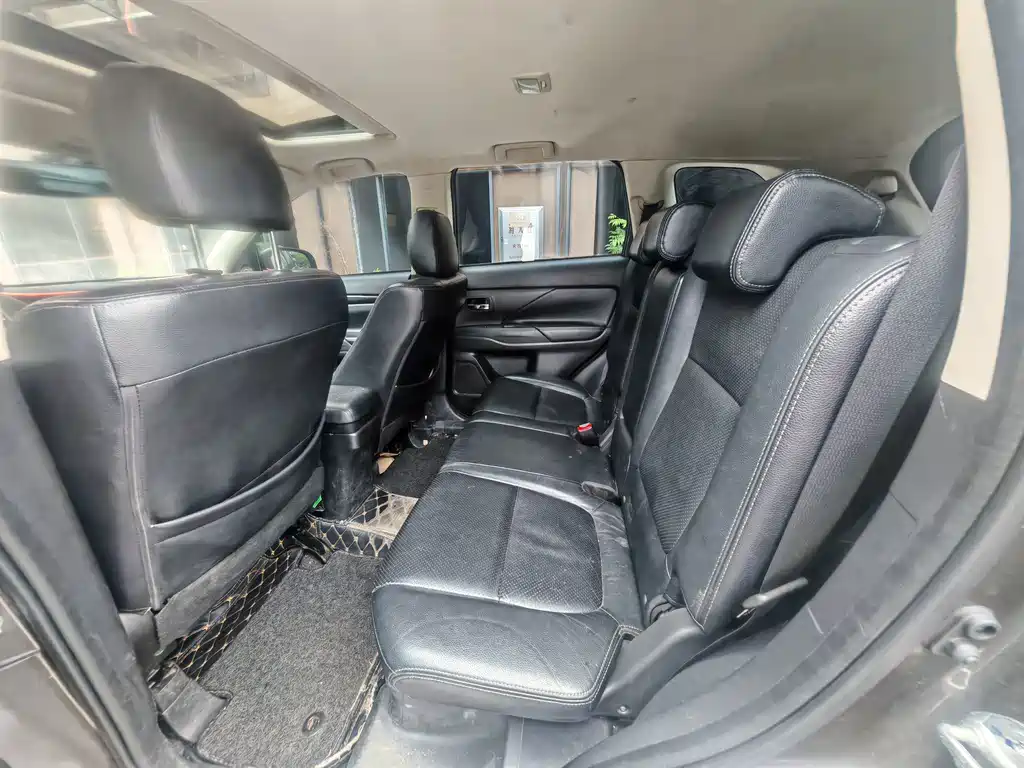 Mitsubishi Outlander — миниатюра 6