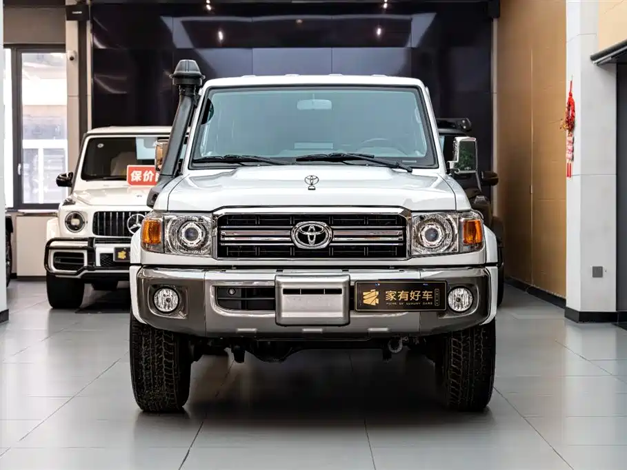Toyota Land Cruiser LC76 2015 4.0L MT