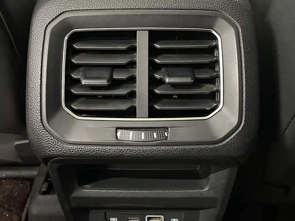 Volkswagen Tiguan L — миниатюра 16