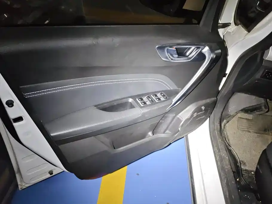 Geely Vision X3 — миниатюра 7
