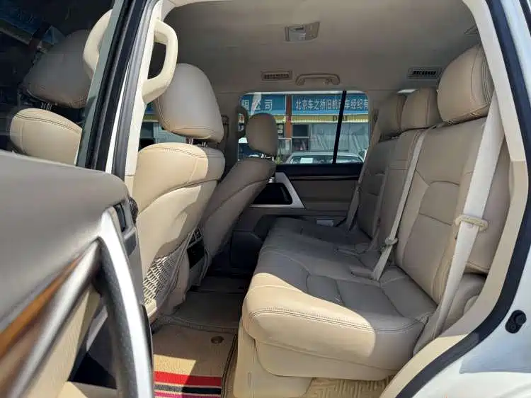Toyota Land Cruiser 2017 5.7L
