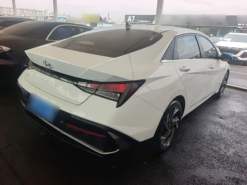 Hyundai Elantra — миниатюра 7