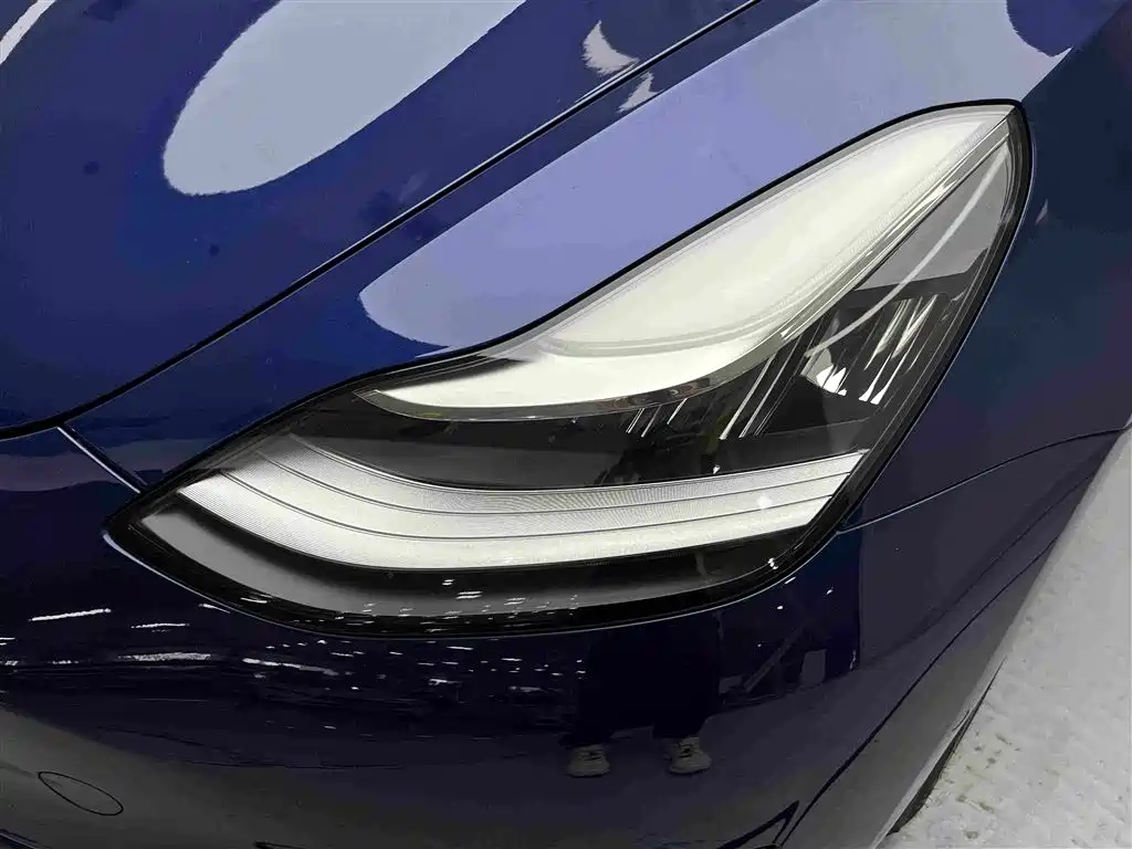 Tesla Model 3 — миниатюра 9