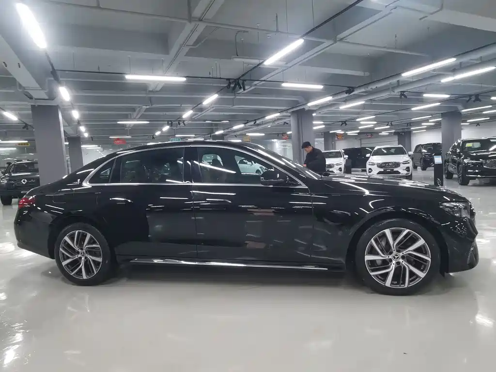 MERCEDES-BENZ E CLASS