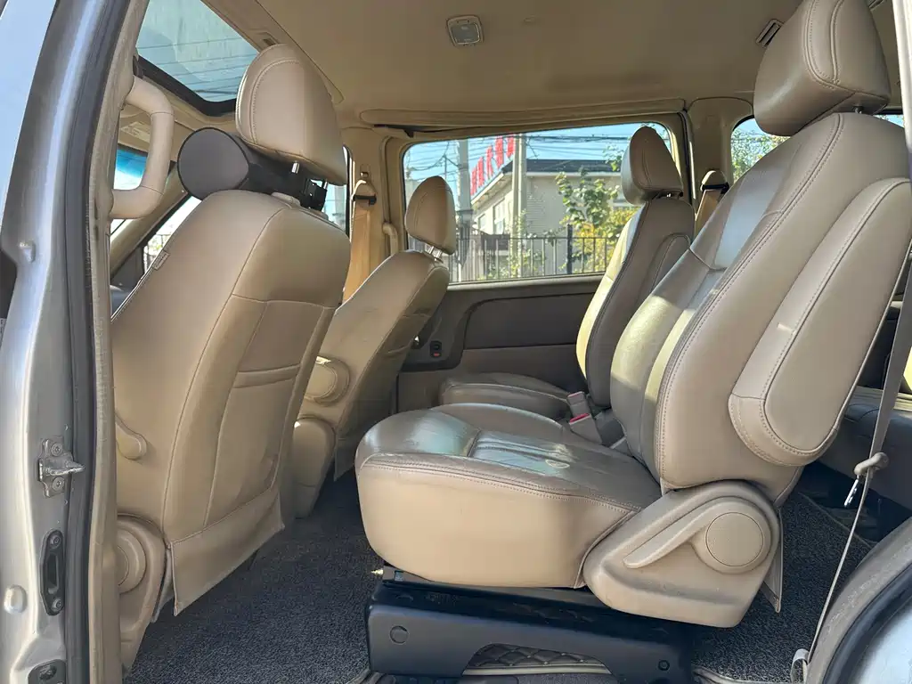 Buick GL8 2011 2.4L CT Luxury Comfort