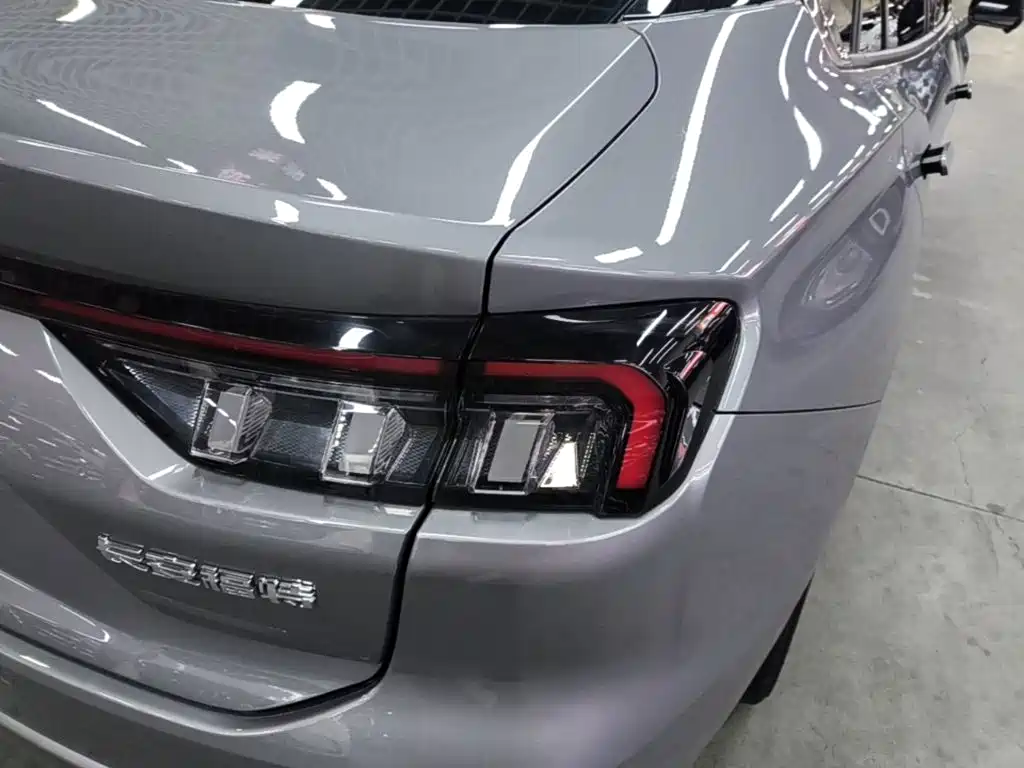 Ford Mondeo — миниатюра 8