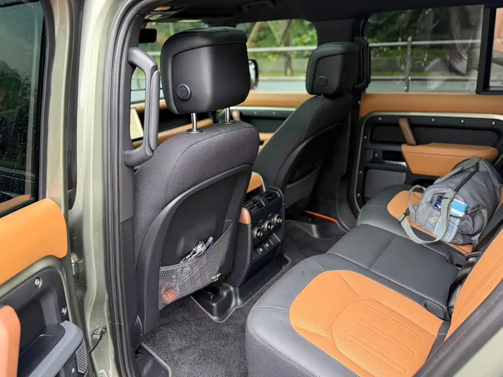 Land Rover Defender — миниатюра 8