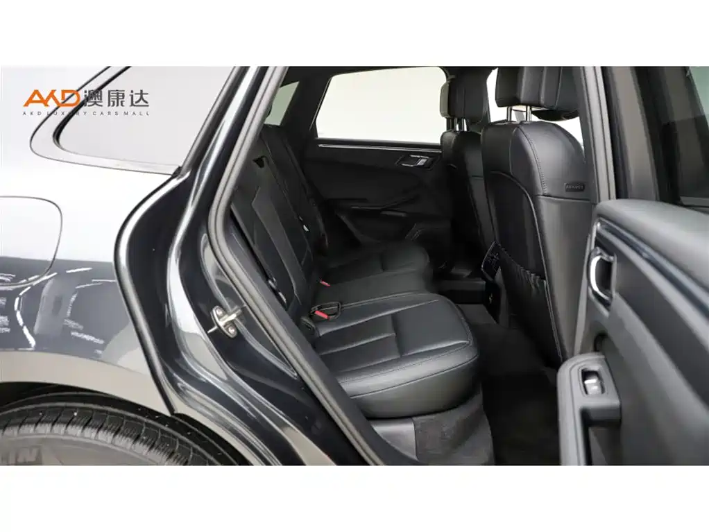 Porsche Macan — миниатюра 8