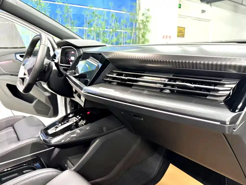 Audi Q4 e-tron — миниатюра 18