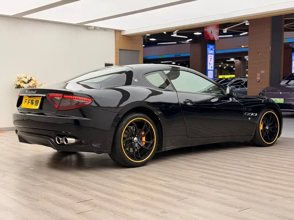 Maserati GranTurismo — миниатюра 6