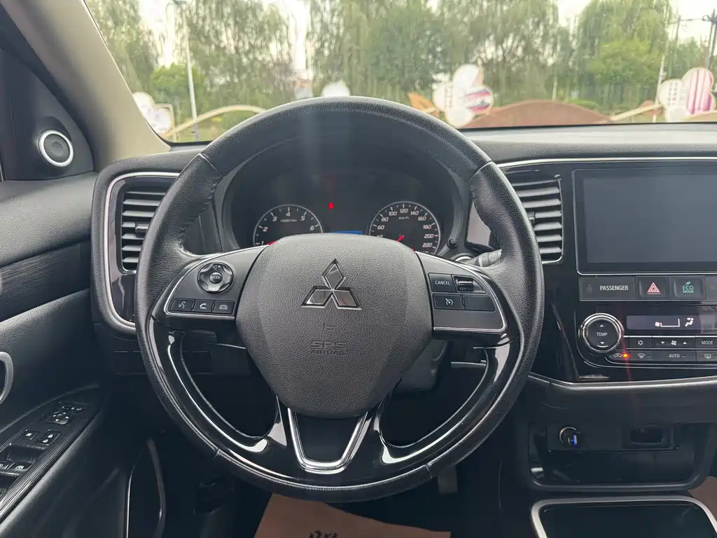 Mitsubishi Outlander — миниатюра 16