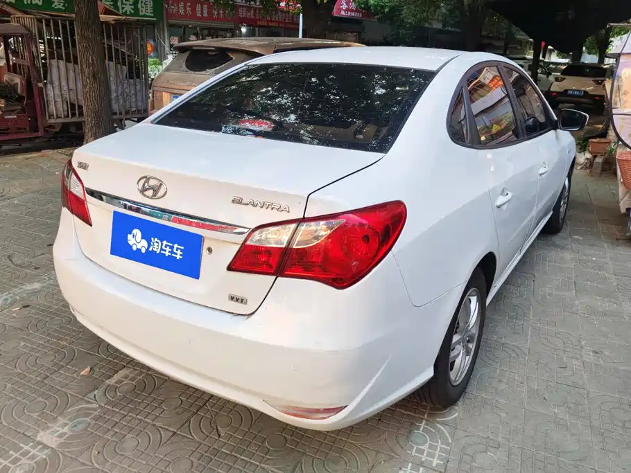 Hyundai Elantra — миниатюра 3