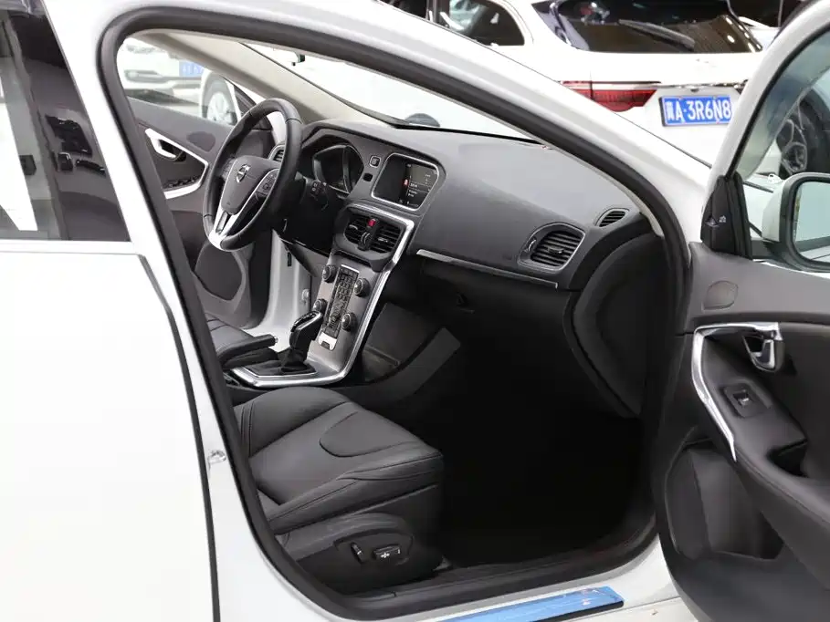 Volvo V40 — миниатюра 16