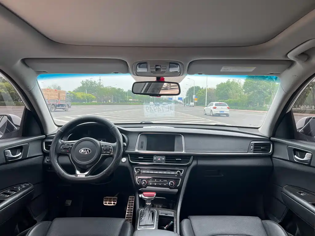 Kia K5 2016 1.6T AT LUX