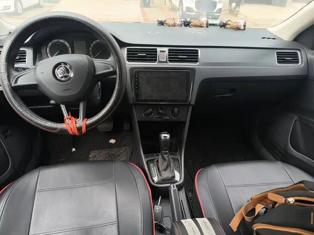 Skoda Rapid — миниатюра 6