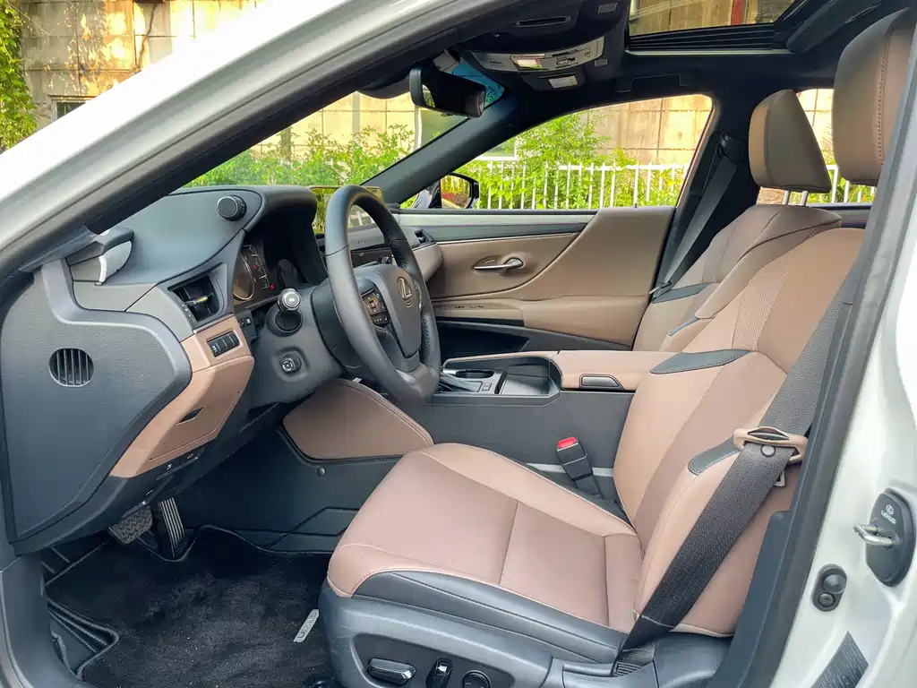 Lexus ES 2025 200 Premium