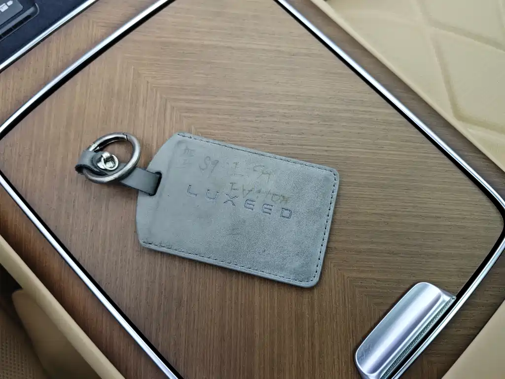 AITO ENJOY THE WORLD S9