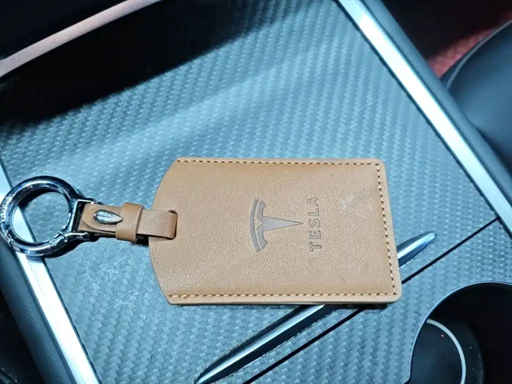 Tesla Model Y — миниатюра 9