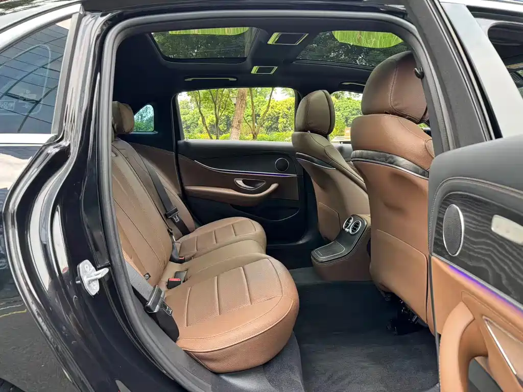 Mercedes-Benz E-Class — миниатюра 8