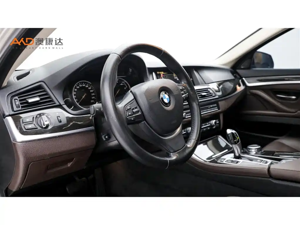 BMW 5 Series — миниатюра 6