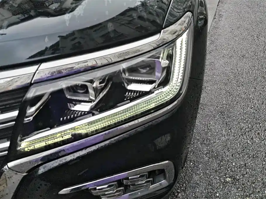 Roewe RX8 2018 30T Flagship