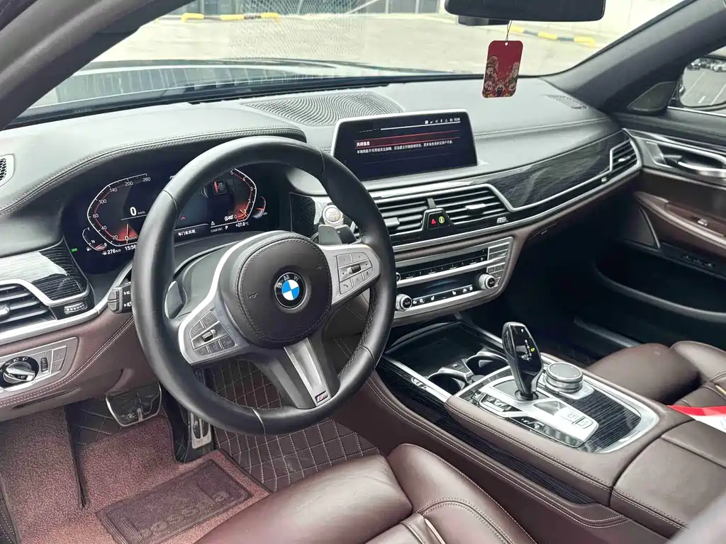 BMW 7 Series — миниатюра 6
