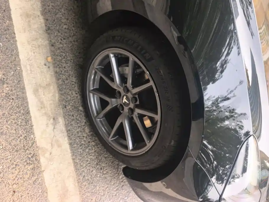 Tesla Model 3 — миниатюра 6