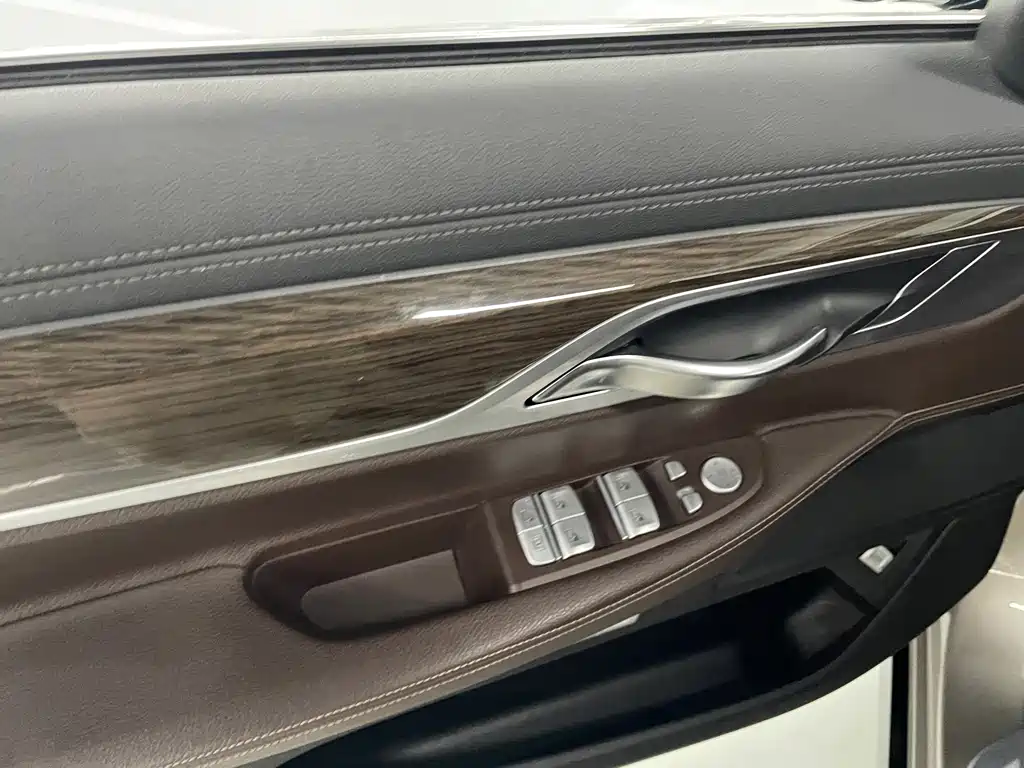 BMW 7 Series — миниатюра 17