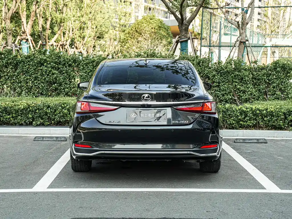 Lexus ES — миниатюра 5
