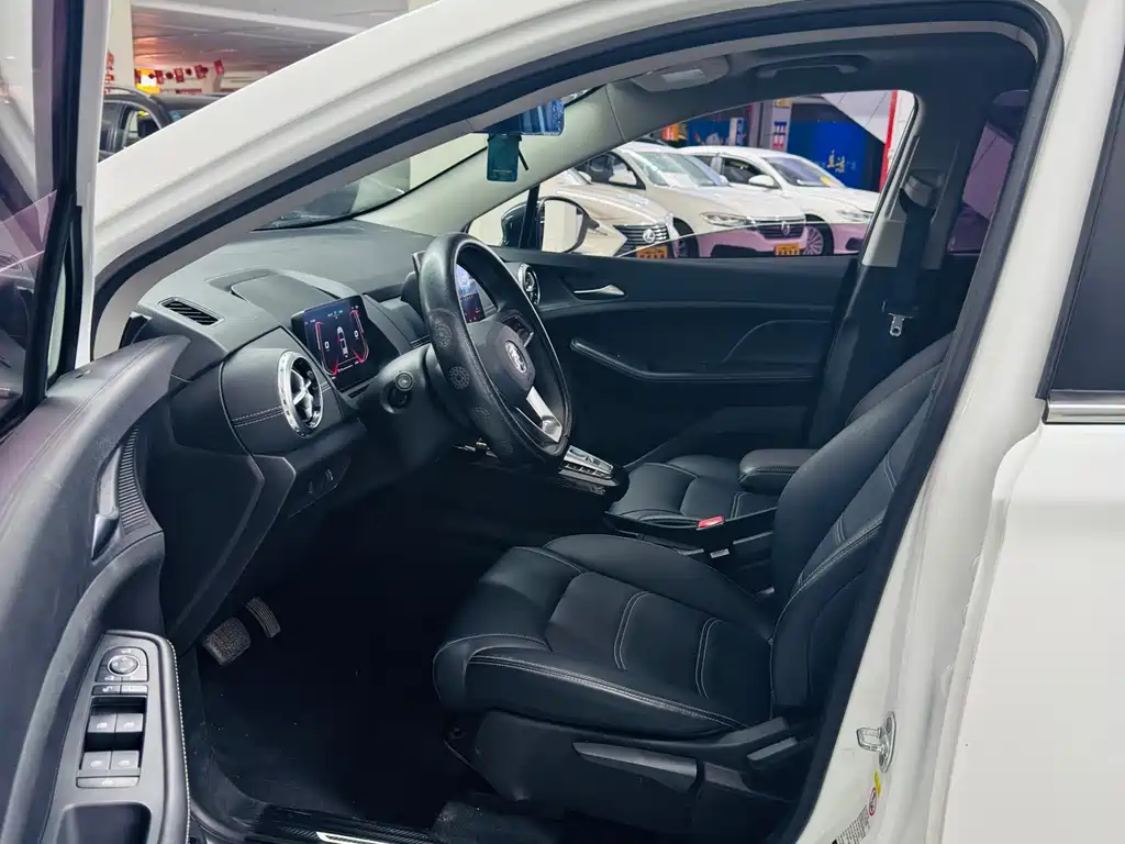 BYD Yuan EV — миниатюра 7