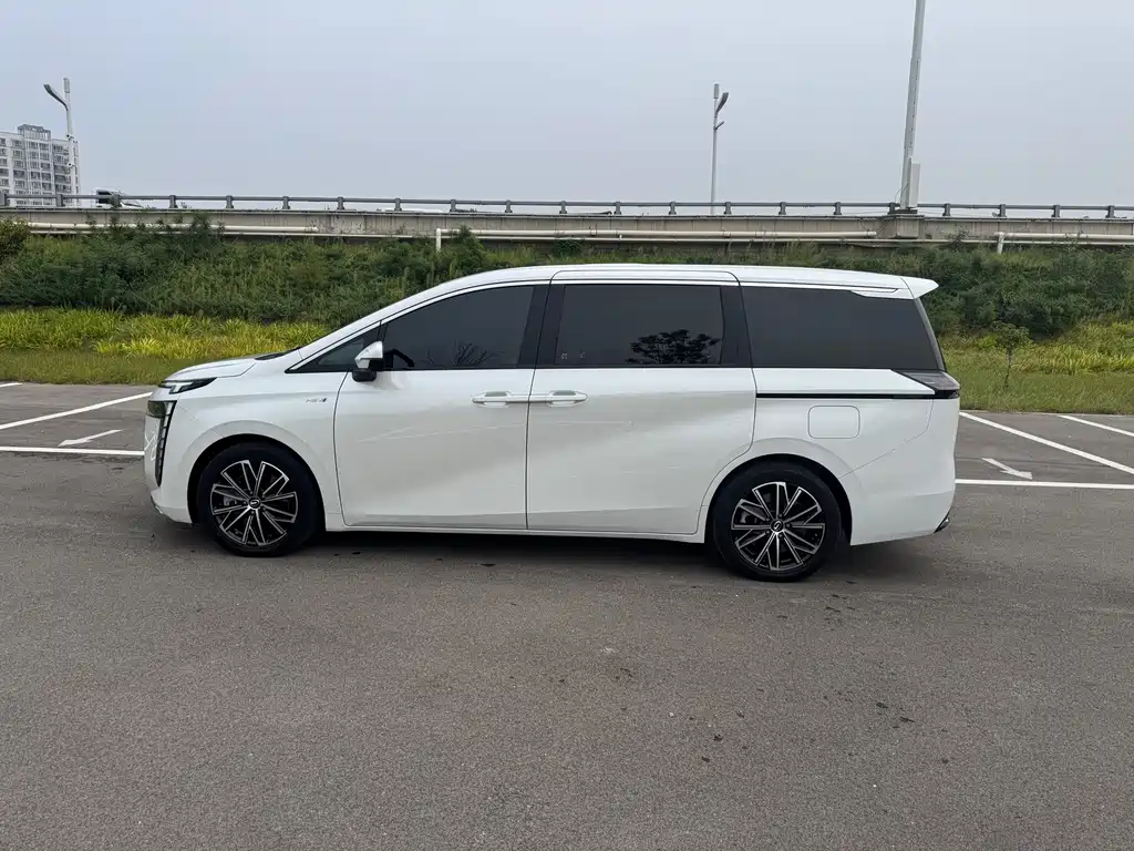 GAC Motor Trumpchi E8 PHEV — миниатюра 7