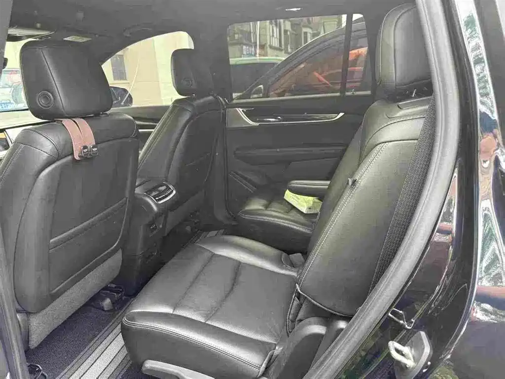 Cadillac XT6 2022 2.0T мест Luxury