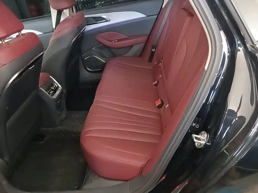 Hongqi Hongqi H5 — миниатюра 17