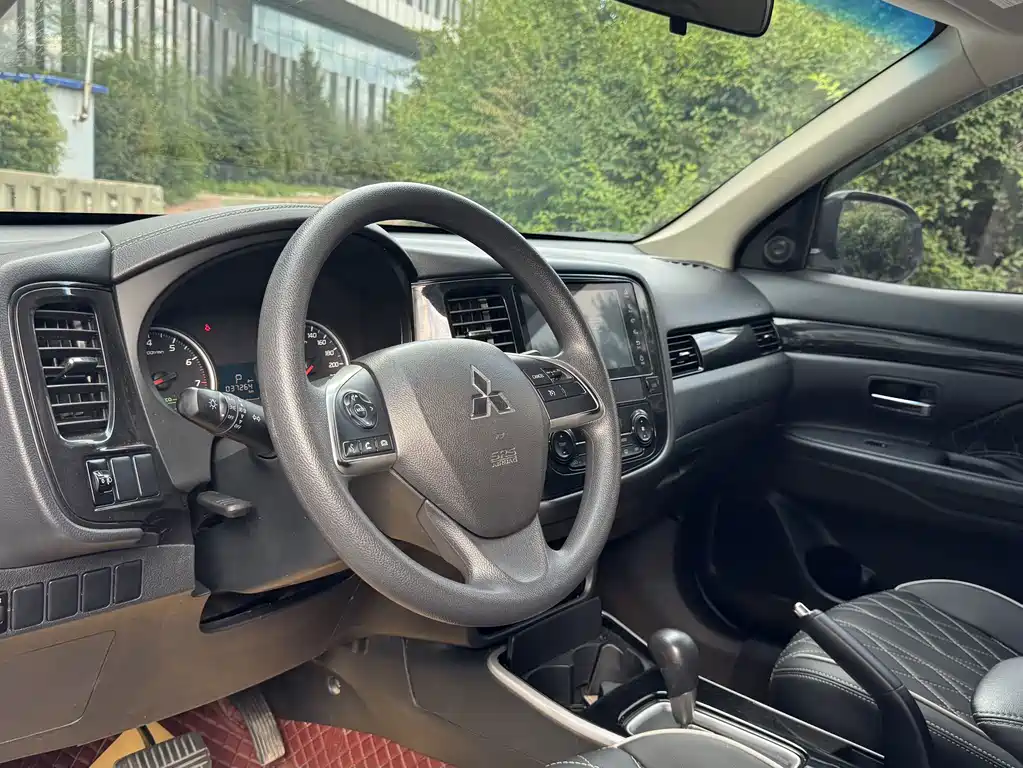 Mitsubishi Outlander — миниатюра 8