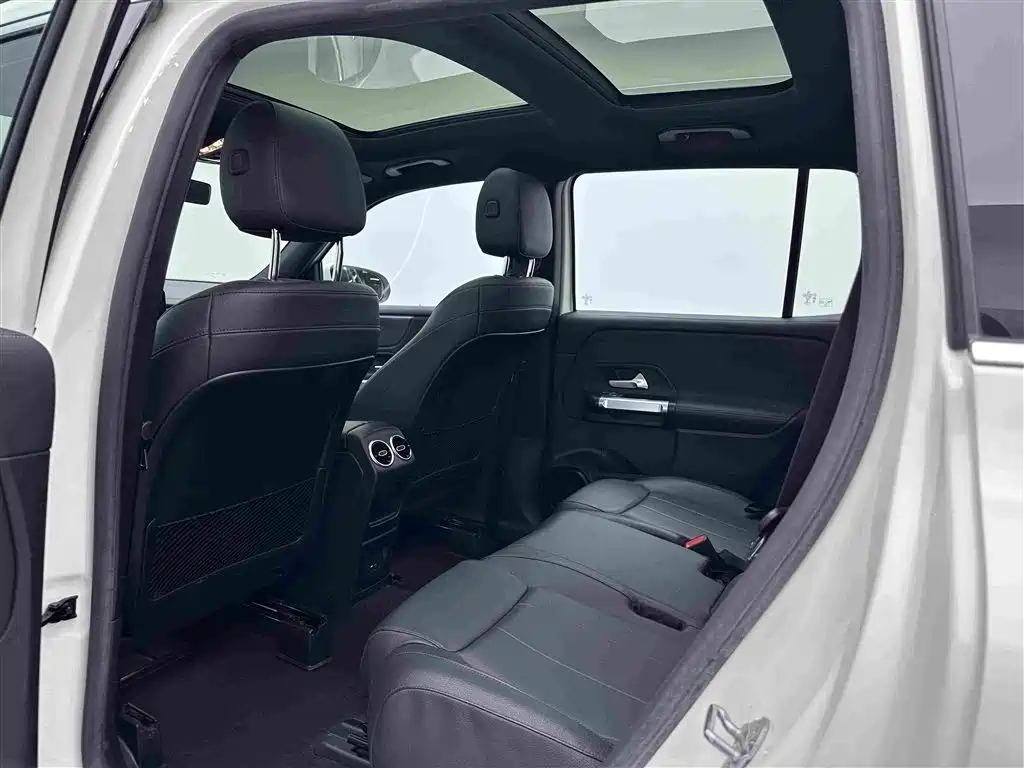 Mercedes-Benz GLB — миниатюра 21