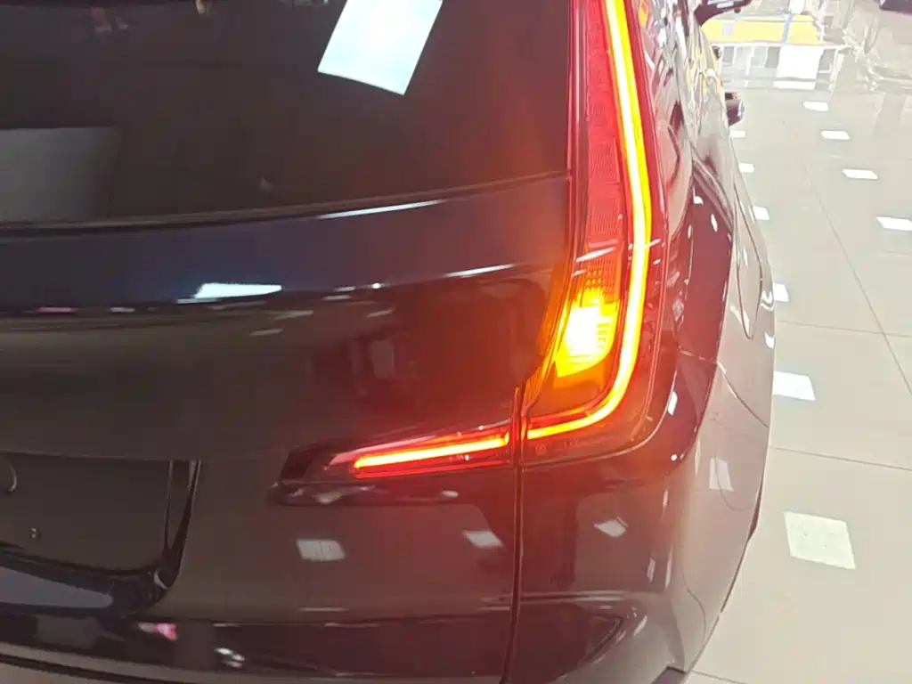 Cadillac XT4 — миниатюра 8
