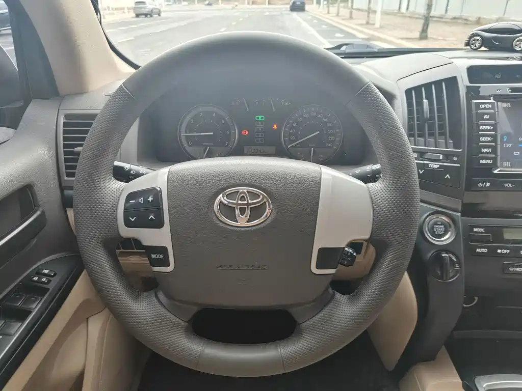 Toyota Land Cruiser — миниатюра 9
