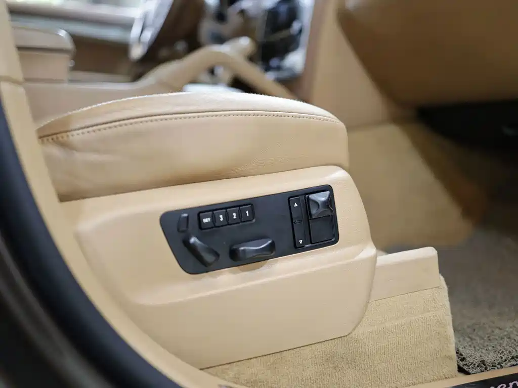Porsche Cayenne — миниатюра 14