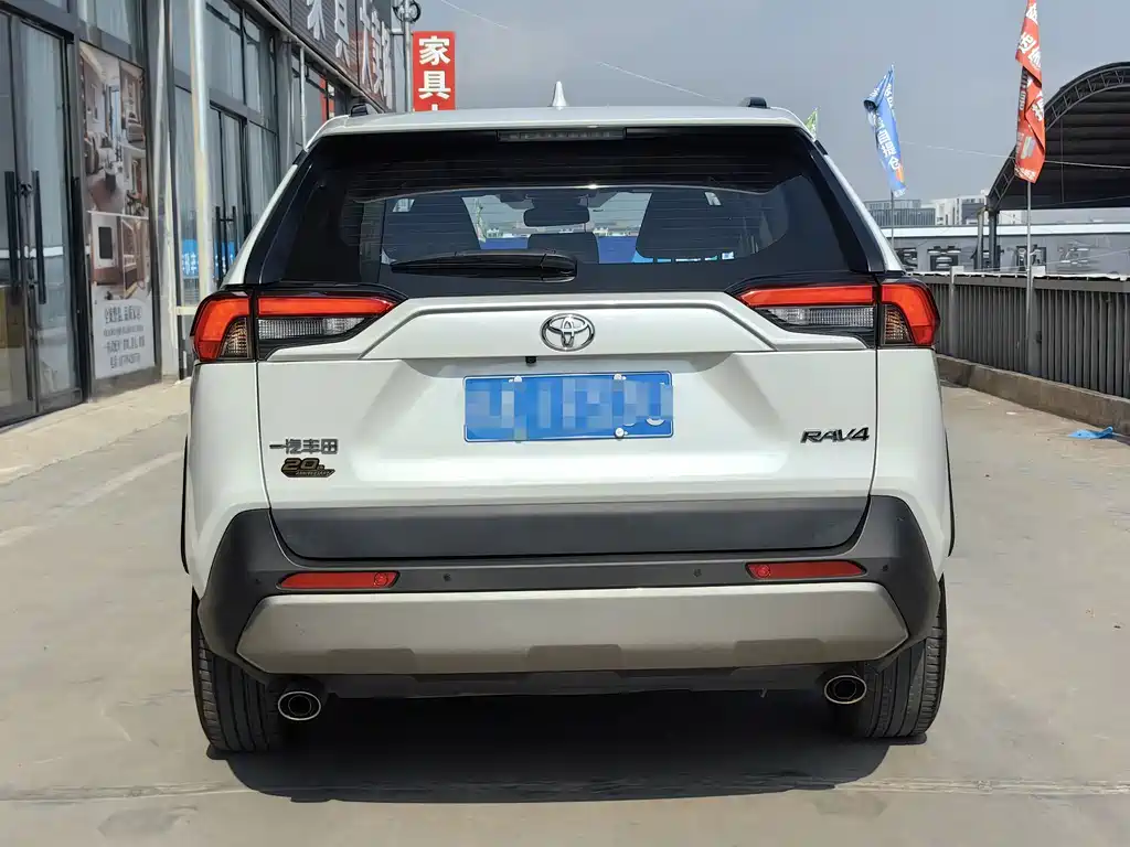 Toyota RAV4 — миниатюра 6