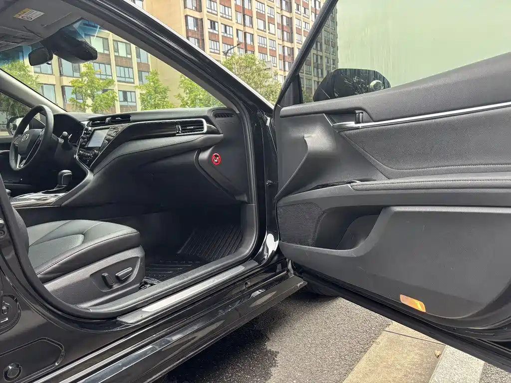Toyota Camry — миниатюра 9