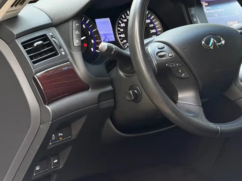 Infiniti Q70 — миниатюра 16