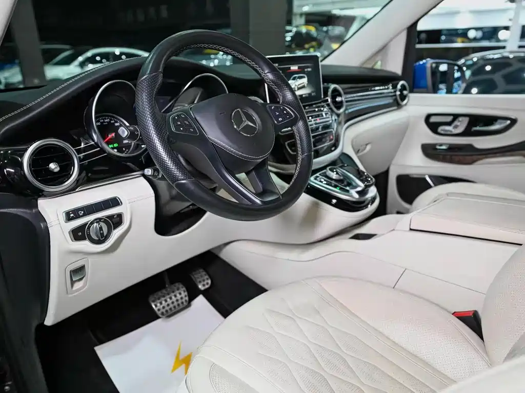 Mercedes-Benz V-Class V 2018 V 260 L Luxury Long Wheelbase VI