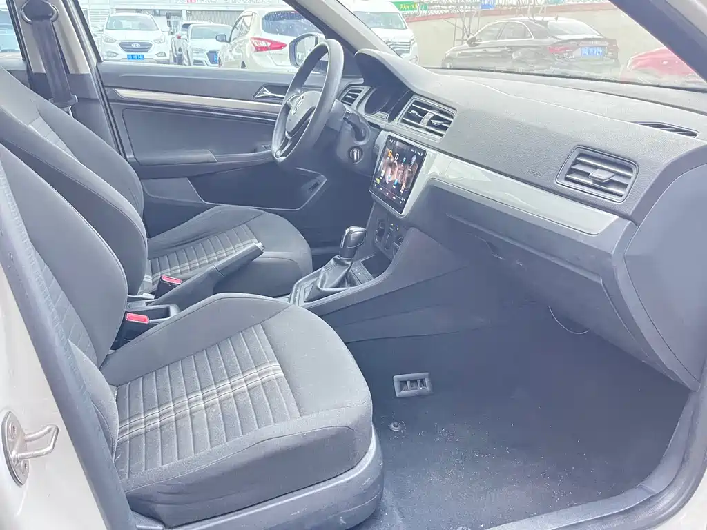 Volkswagen Lavida — миниатюра 6