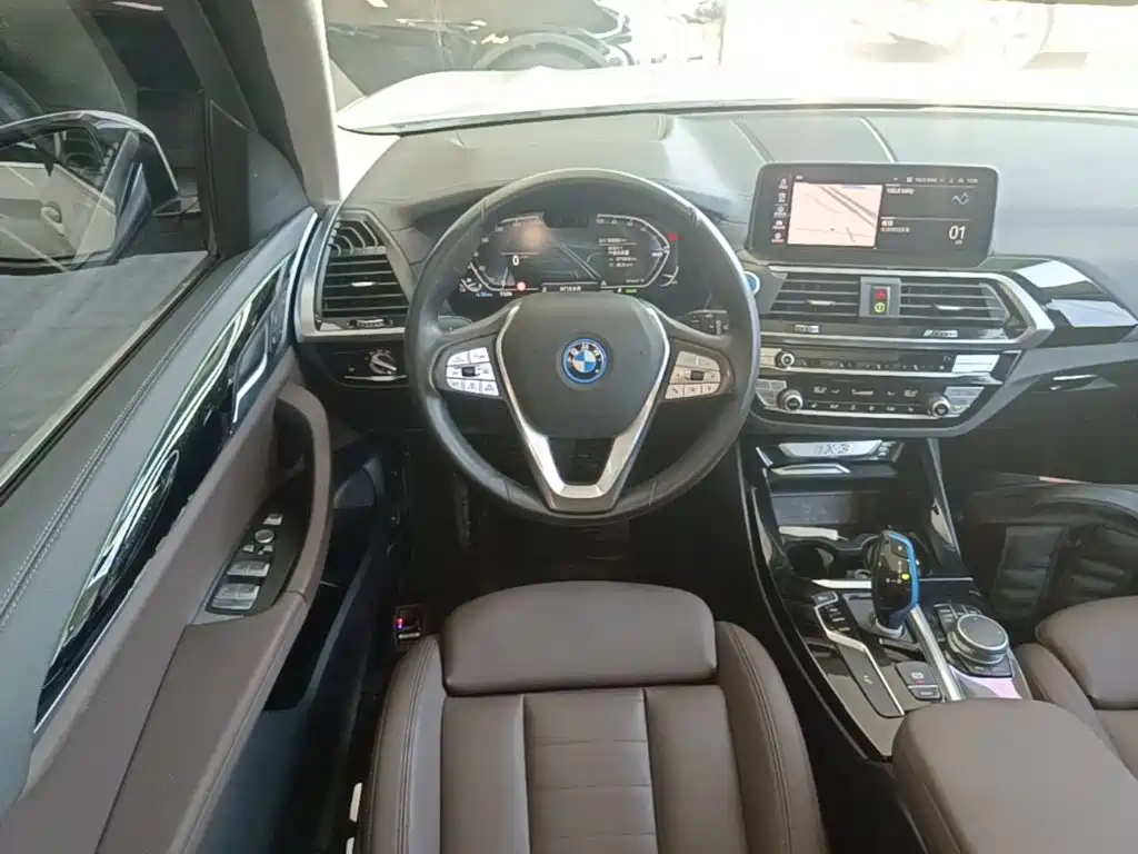 BMW iX3 — миниатюра 11