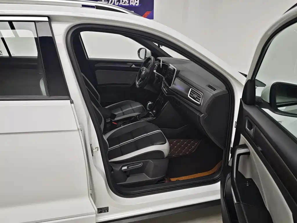 Volkswagen T-Roc — миниатюра 12