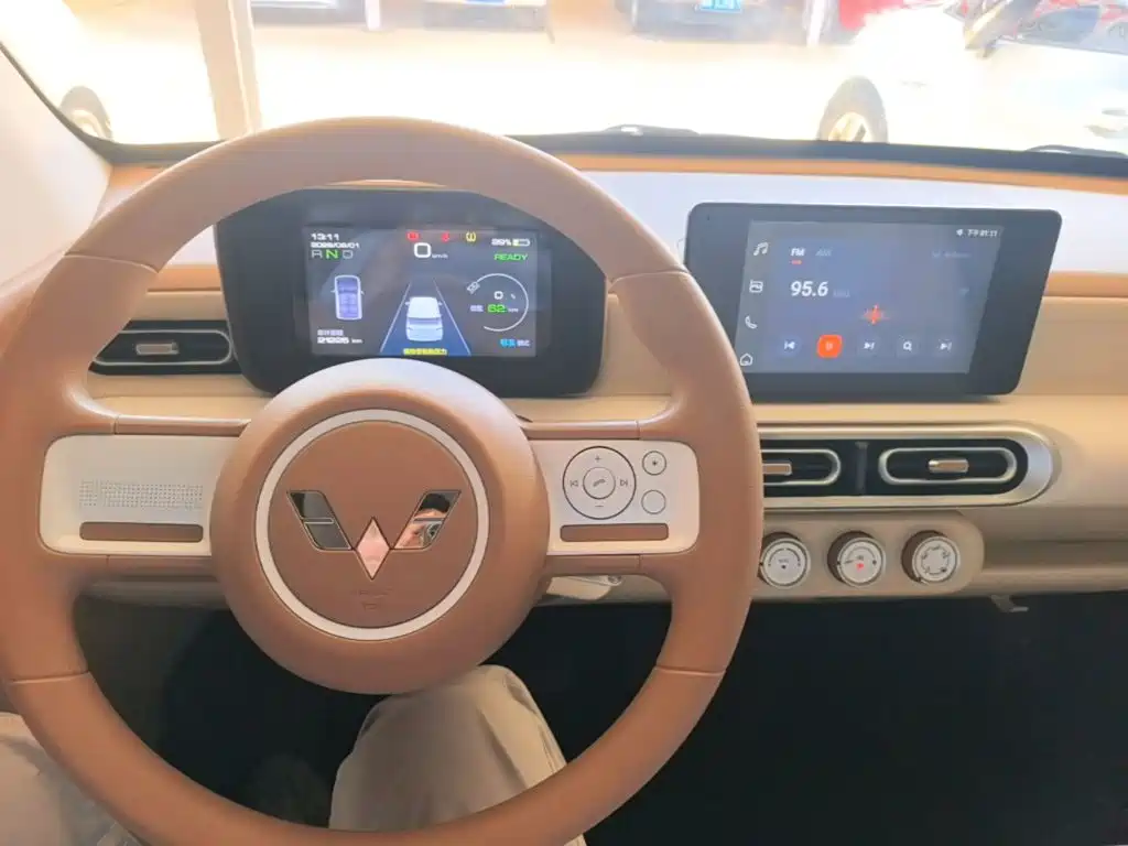 Wuling MINIEV — миниатюра 12