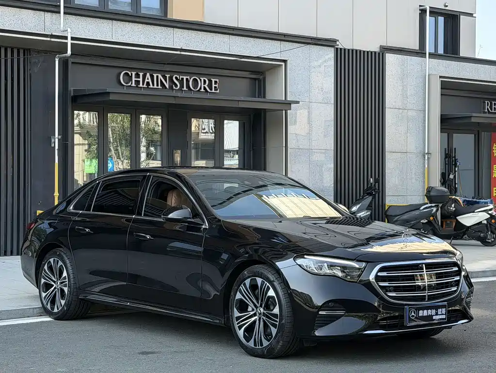 Mercedes-Benz E-Class — миниатюра 3