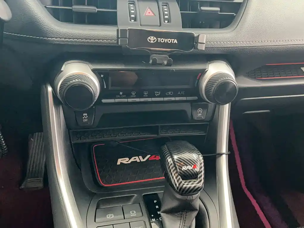 Toyota RAV4 — миниатюра 5