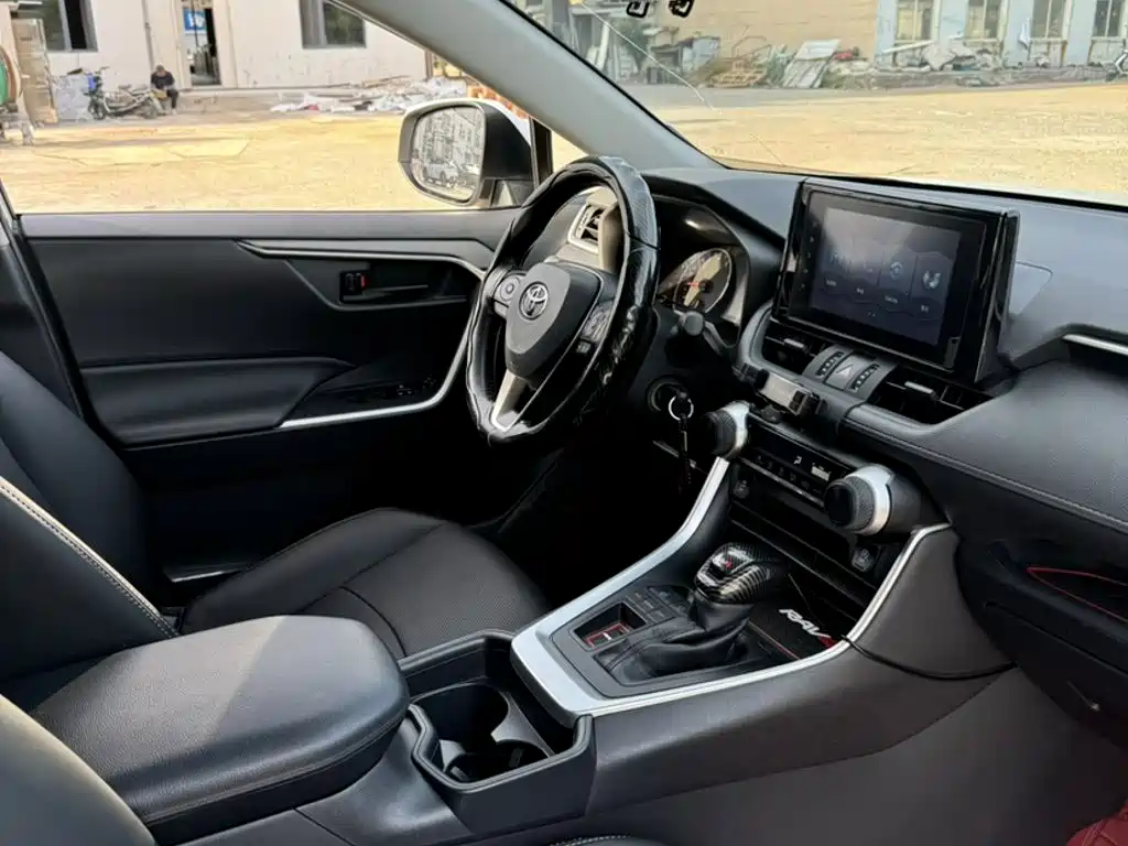 Toyota RAV4 — миниатюра 15