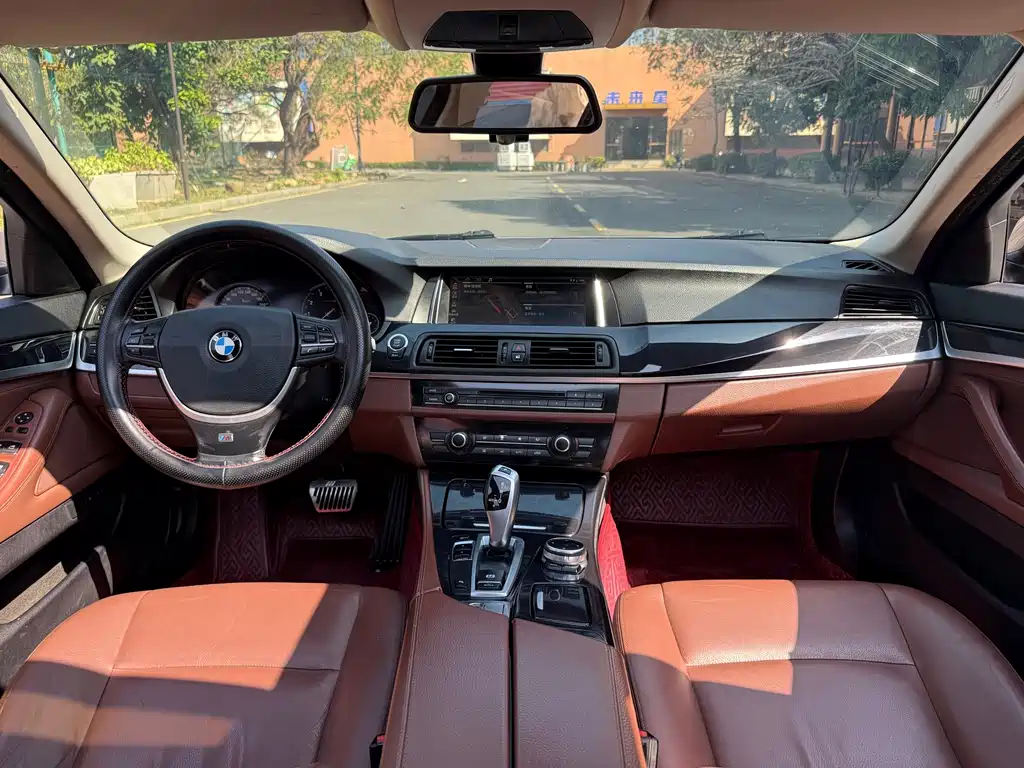 BMW 5 Series — миниатюра 11